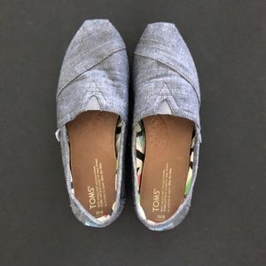 Chambray Toms